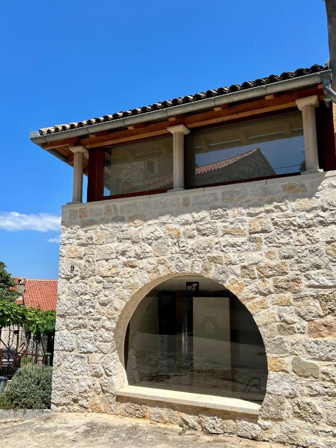 Sweet Suite Kastel Old Town Funtana Exterior photo