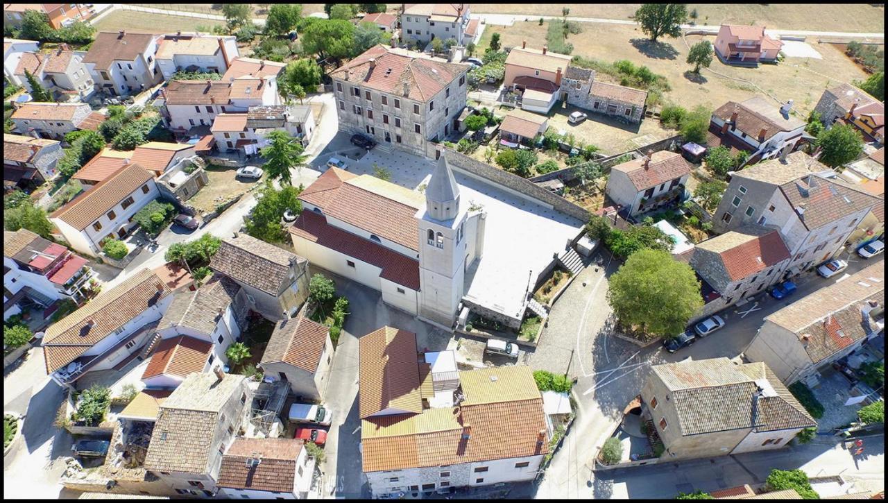 Sweet Suite Kastel Old Town Funtana Exterior photo